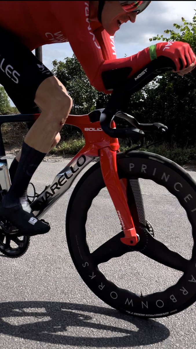 DraKerrla's tweet photo. Well I had a great time out and caught some sufferance shots on the time trial for #CommonwealthGames2022 #CyclingTimeTrial #DanBigham #GeraintThomas #RohanDennis https://t.co/vnwjPZLf4j