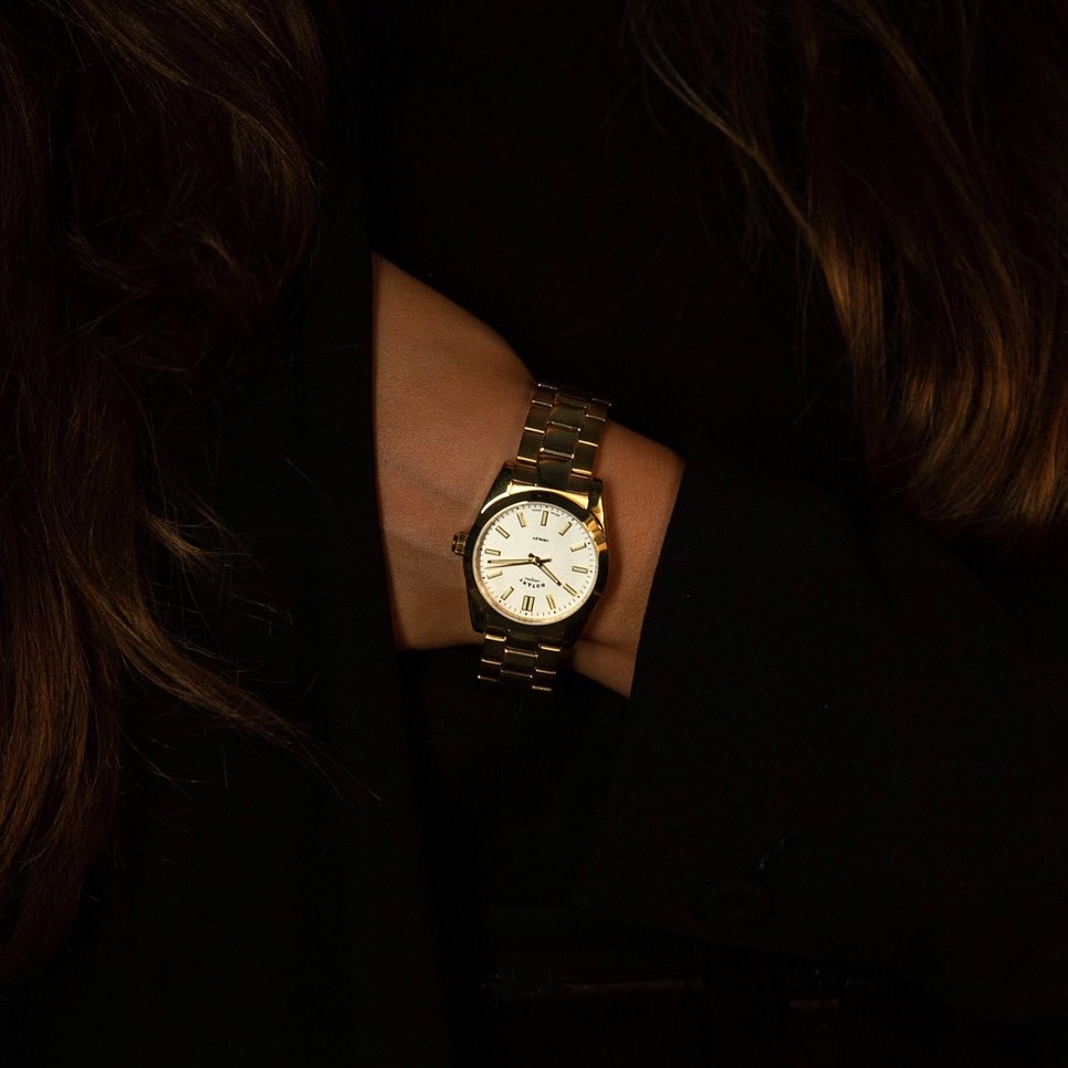 RotaryWatches's tweet photo. 😎 Dynamic, youthful and sporty. Choose a contemporary approach with the assertive design of our new gold PVD Henley!
Watch featured:
• LB05283/29
#rotarywatches #rotary #watches #goldwatch #classicwatch #watchcollector #britishdesign #quartzmovement https://t.co/ngfZuJxD23