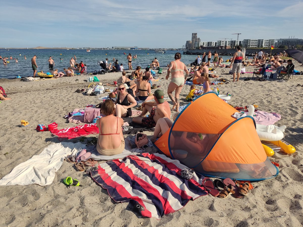 teljessegfele's tweet photo. Egy nagyon meleg nyári nap, 29C a tengerparton. https://t.co/OlMUrbxU8u