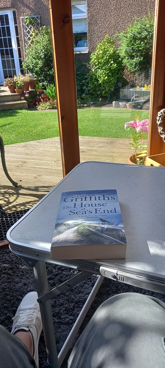 Jackie McCafferty (@meecaff) on Twitter photo Don't know how I missed this one....that's my afternoon sorted <a href="/ellygriffiths/">Elly Griffiths</a> Don't know how I missed this one....that's my afternoon sorted <a href="/ellygriffiths/">Elly Griffiths</a>