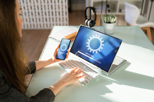 CyberMGaffney's tweet photo. Have you updated your #OperatingSystem lately? Although you may be annoyed by those constant reminders, don't let #cybercriminals take advantage of your outdated software that leaves your device vulnerable. Read my blog for tips to keep you safe. https://t.co/CfU4rxKXym https://t.co/B7CTbEtUt5