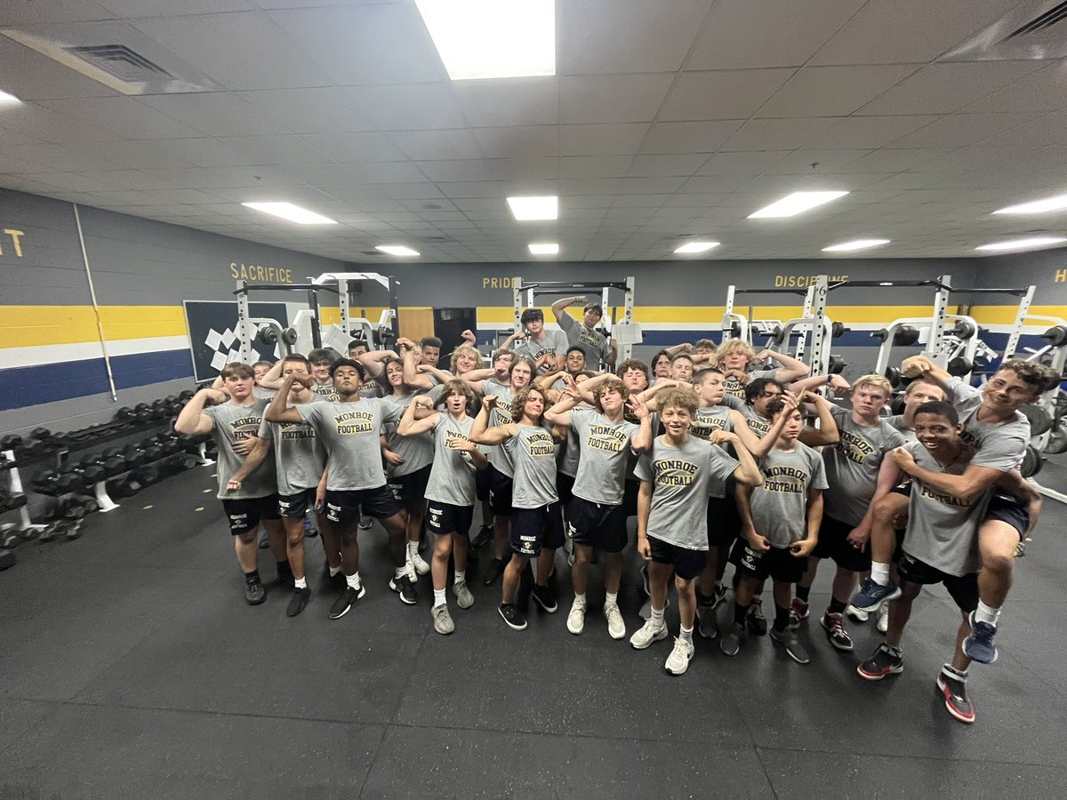 _HornetStrength's tweet photo. Our Fall sport teams have finished up their summer phase programs and are heading into their respective seasons. Beyond proud of their effort and the hard work that has been put in. Ready to watch them perform!  #HornetPride @HornetsInGame @_MonroeFootball @MonroeSupt https://t.co/MdxI1Niqdw