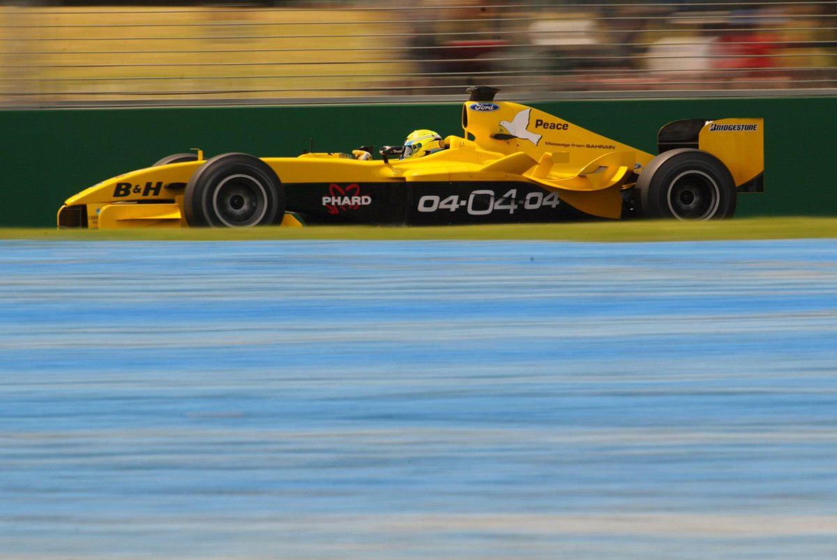 Fra55oni's tweet photo. Alta marea? 🌊🩳😁

🕶️#GiorgioPantano #JordanF1 #EJ14 #F1 2004 🟡

@UnracedF1 @CrystalRacing @MatteoLandi10 @elledinicola

#MotorphoneTV 👇🏻

https://t.co/vULi96lc2j 

copyright sconosciuto https://t.co/o79zL7IHU2