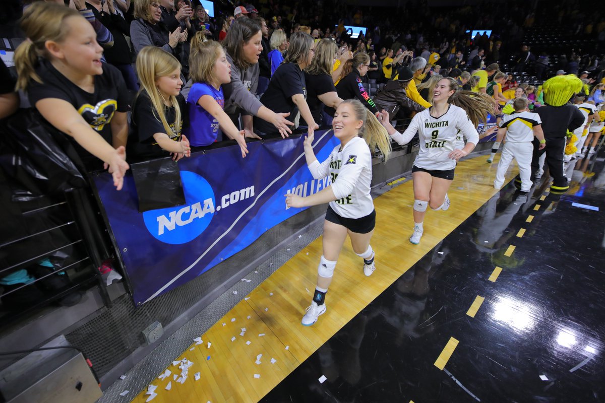 Maybe our favorite #ThrowbackThursday ever 💛 

In front of a school-record 7,257 fans, we knocked off Radford in the first round of the 2017 NCAA Tournament. What a team, what a season!