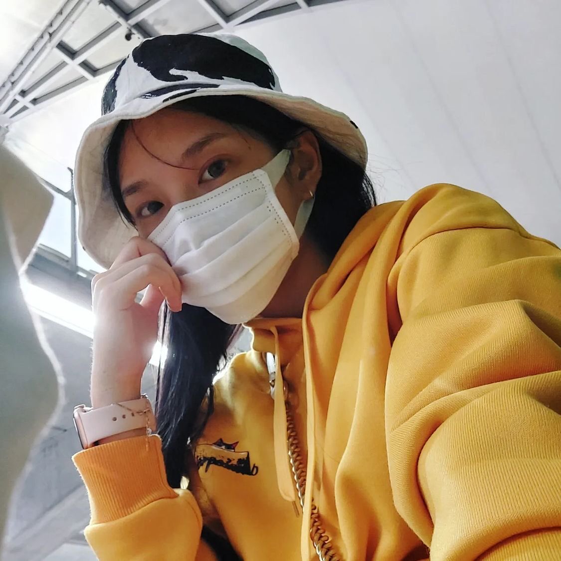 CherprangFCTH's tweet photo. [[Cherstagram]] 

เดินทางปลอดภัย~ 🥰🧡 

#CherprangBNK48 #BNK48 https://t.co/HV4h5I7XaM