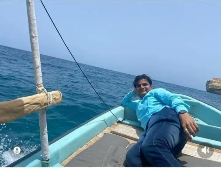DudiItz's tweet photo. गौ भक्त #omg_mundel
लंपी स्किन महामारी में गौ माता की सेवा करते हुए.🙄 https://t.co/M7O8D3uYbZ