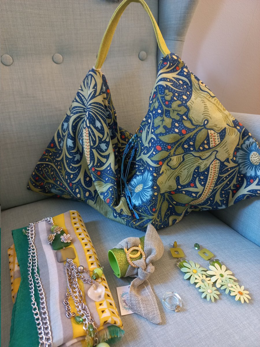 LaBallerinaBia1's tweet photo. #folderbag per le tue giornate al mare, da ripiegare e mettere in valigia subito!! Pronte per partire senza problemi di valigie pesanti?
#accessori  #borse #bigiotteria #LaBallerinaBianca https://t.co/Zzukjjo0PA