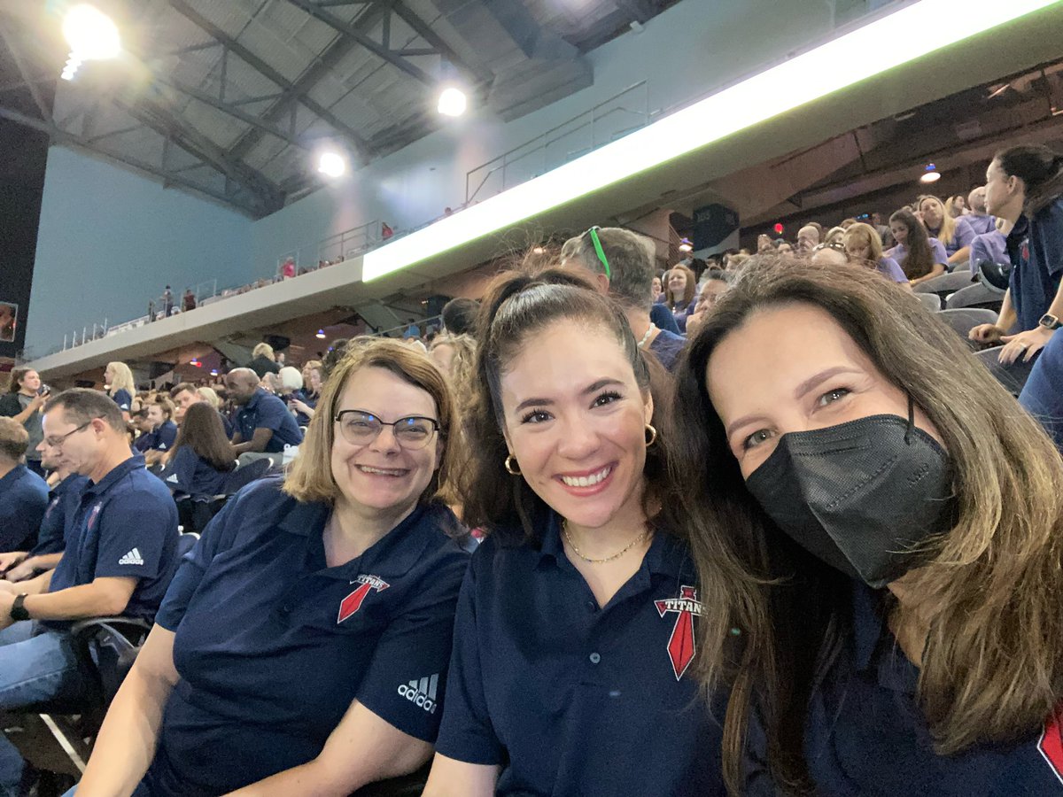 The hills of education become a little more bearable when you surround yourself with positivity and happiness! Thanks for the motivation <a href="/shawnachor/">Shawn Achor</a>! <a href="/Cen10titans/">Centennial HS</a> <a href="/ProfeGarciaA/">Alberto Garcia Mora</a> @FriscoFrederick <a href="/sravancleave/">Carmen Van Cleave</a> <a href="/mmehay/">Alison Hayter</a> #FISDMadeToShine