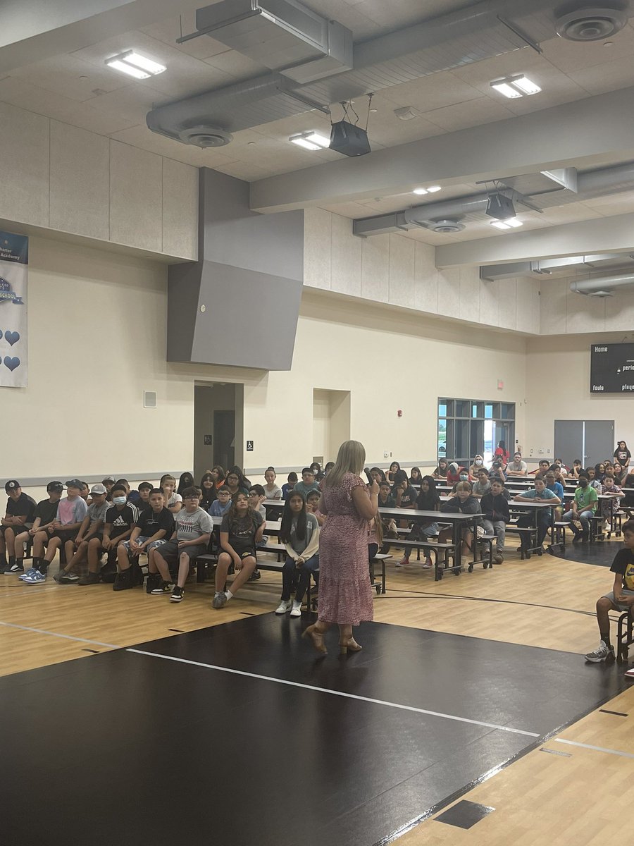 Guerrerotweets's tweet photo. Excited to welcome our 6th graders and new 7/8 grade students to SCIA to our  Bear camp! #sciajourney 🐻💚 #timetoshine https://t.co/ccCQK1DrGe