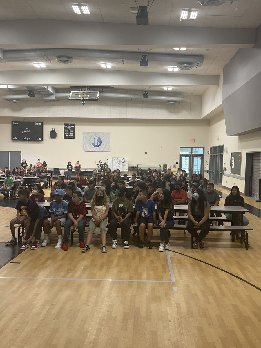 Guerrerotweets's tweet photo. Excited to welcome our 6th graders and new 7/8 grade students to SCIA to our  Bear camp! #sciajourney 🐻💚 #timetoshine https://t.co/ccCQK1DrGe