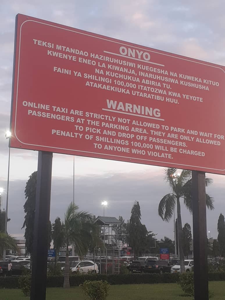 Hata kama kuna ugomvi kiasi gani but this is shame, hili bango lilipaswa kuwa karibu serengeti, au karibu ngorongoro, au whatever likimaanisha utalii, sio bango la violence kwanza hapo wanawajengea image mbaya wenzao kwa wageni waonekane sio waaminifu
