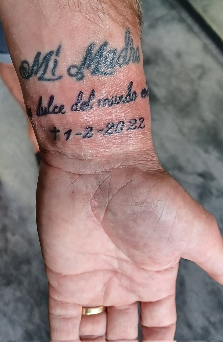 Zojuist tattoo laten zetten voor m'n lieve Moedertje..❤️🙏