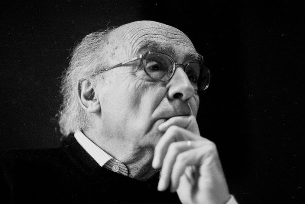 "Dicen que el tiempo cura las heridas, pero nadie ha vivido lo suficiente para probar dicha teoría".

José Saramago