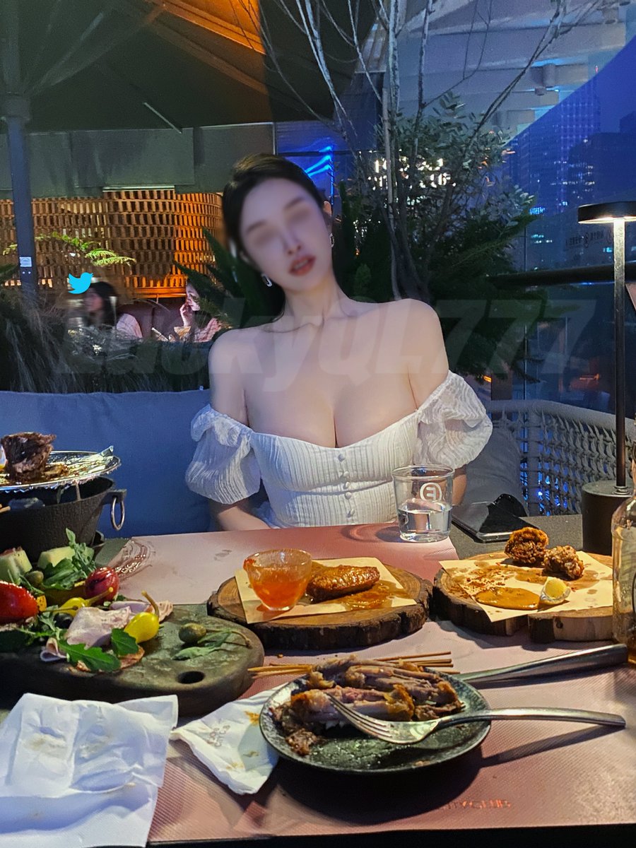 迟到的祝福

祝我的粉丝宝宝们 七夕情人快乐呀～

望你们有个愉快的夜晚😍嘿嘿

#淫妻 #人妻 #3p #4p #单男 #轮奸 #强奸  #换妻 #黑丝 #女神 #御姐 #大长腿 #sm #单女 #女m #成都 #骚逼 #骚货 #母狗 #骚母狗 #剧情 #美腿 #贱货 #重庆 #上海 #杭州 #深圳 #七夕 #七夕快乐