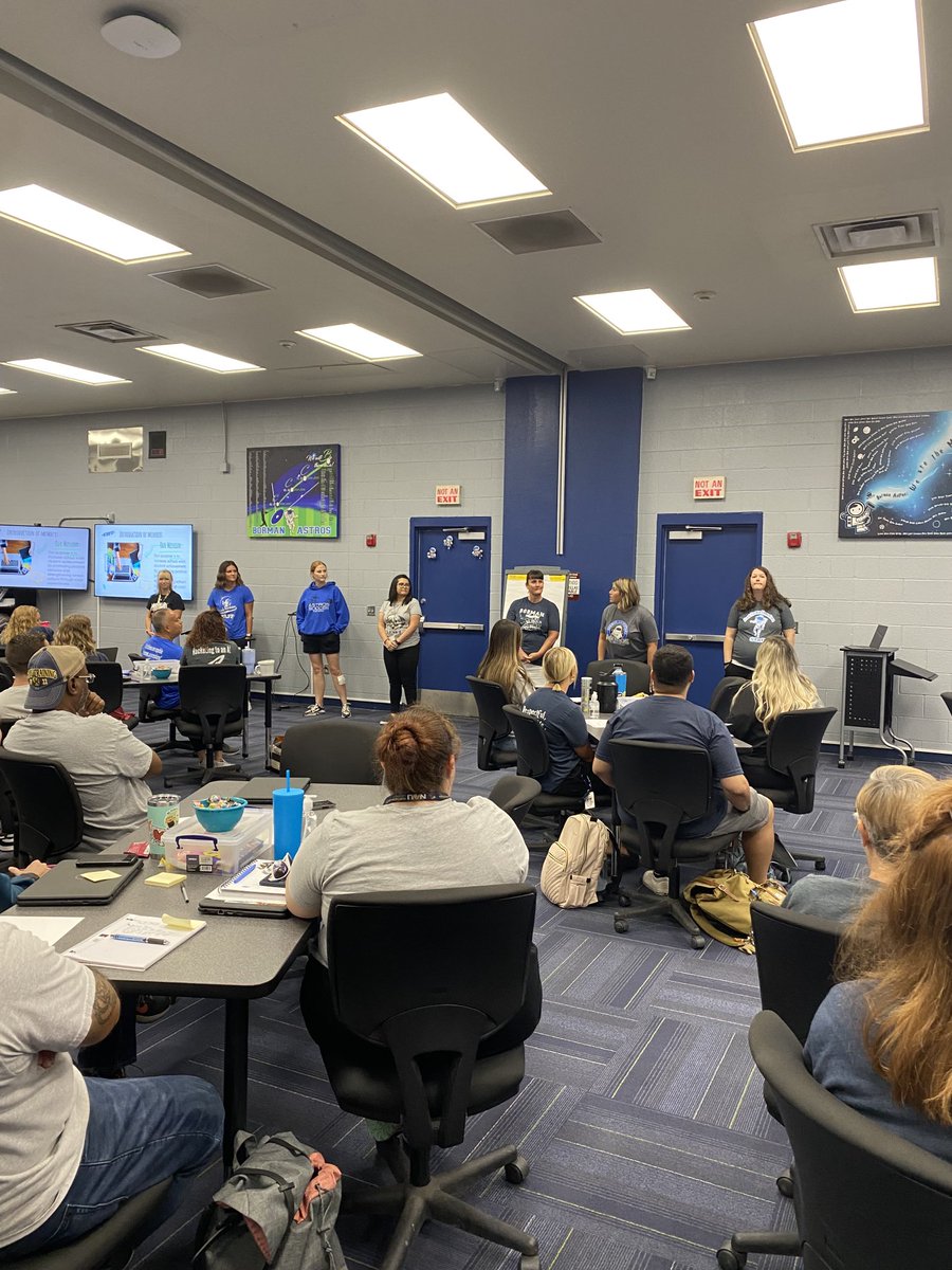Showing our pride by rocking our throwback Borman spirit shirts. ⁦<a href="/BormanCSD83/">Borman Elementary</a>⁩ Thank you PBIS team for presenting today! #oneteamunafamilia