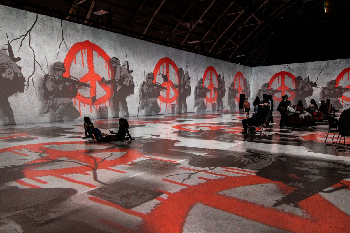 “Speak softly, but carry a big can of paint.” 🐀🖌 -Banksy, Wall and Piece

#niagarafalls #art #immersive #banksy #thingstodoinniagara #plantobeimpressed #thursdayvibes