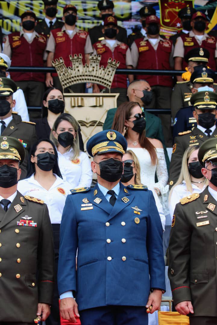 comandosergioh's tweet photo. Que grande nuestra @gnbdevenezuela, su honor es la divisa y lo han demostrado en las acciones que mantienen a diario para proteger al pueblo, hoy conmemoramos esta fecha patria e histórica #MaduroIndestructible https://t.co/hI4G5mPlNO