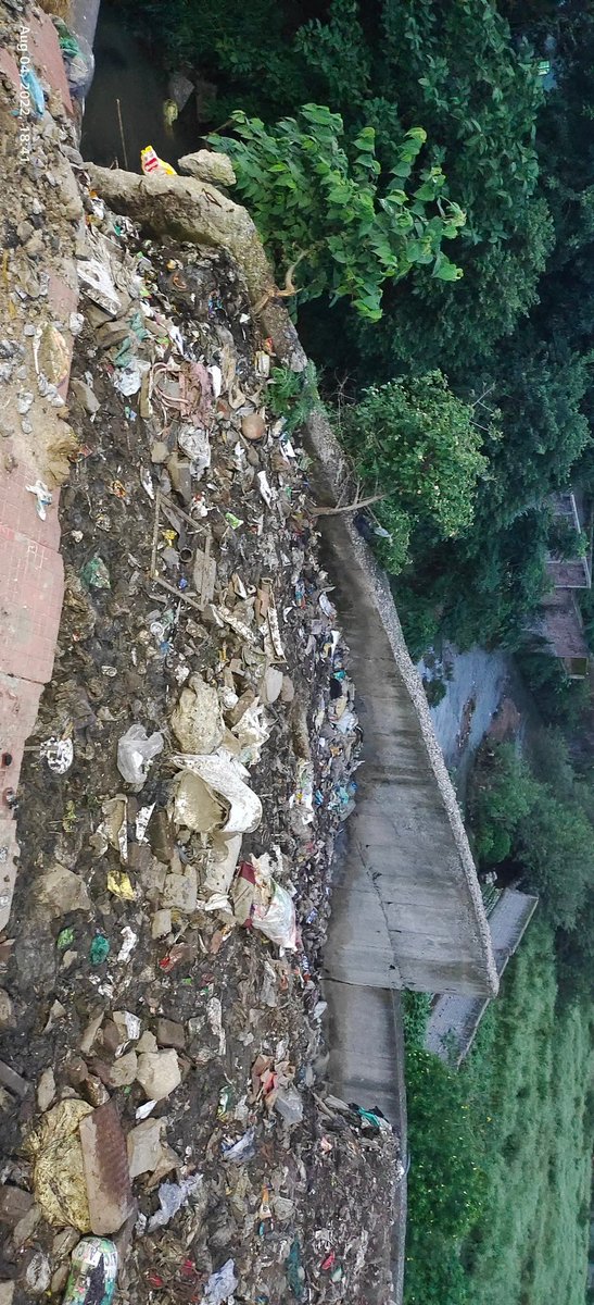 267_vegi's tweet photo. @JharkhandDMA 
#Jharkand_Municipal_corporation we students of NIFFT Ranchi wanted to say you that .here on the way to chandini chowk there is huge dump of waste due to which soil and water both are being polluted .this will cause major damage plz take action as soon as possible. https://t.co/Y8dahwdZAI