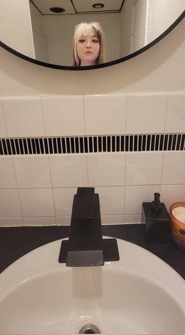 "Are you really that short?"  Me trying to use the mirror in some one else's bathroom. https://t.co/<a href="/tag/onlyfans"class="tags"><span>#onlyfans</span></a><a href="/tag/fansly"class="tags"><span>#fansly</span></a>