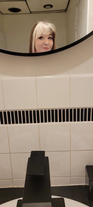 "Are you really that short?"  Me trying to use the mirror in some one else's bathroom. https://t.co/<a href="/tag/mvsales"class="tags"><span>#mvsales</span></a>