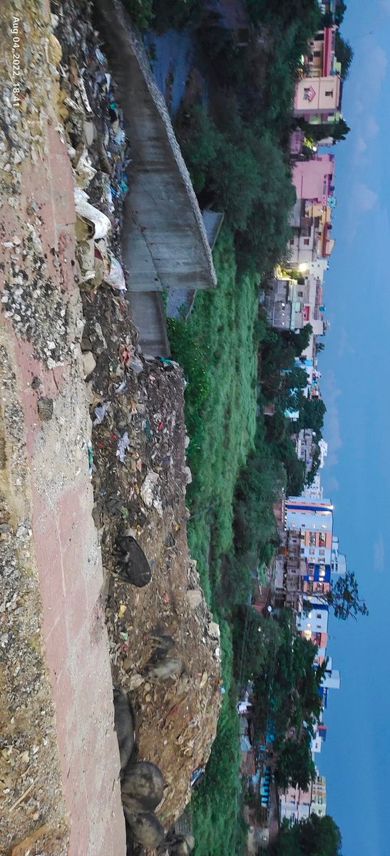 267_vegi's tweet photo. @JharkhandDMA 
#Jharkand_Municipal_corporation we students of NIFFT Ranchi wanted to say you that .here on the way to chandini chowk there is huge dump of waste due to which soil and water both are being polluted .this will cause major damage plz take action as soon as possible. https://t.co/Y8dahwdZAI