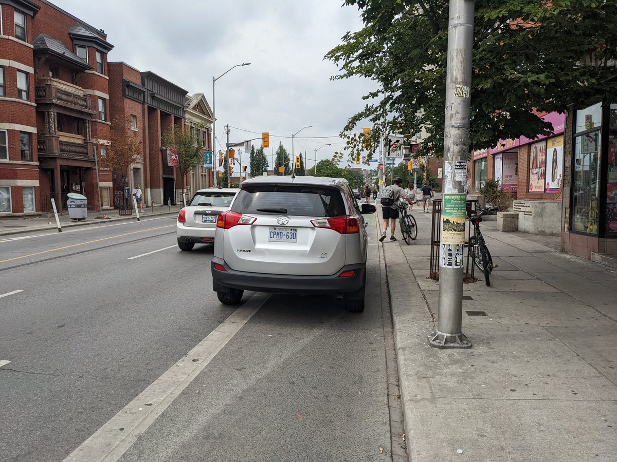 deeplyconcern's tweet image. Parked in the Bloor bike lane at Dufferin! Great! @cityoftoronto @TorontoPolice @JohnTory