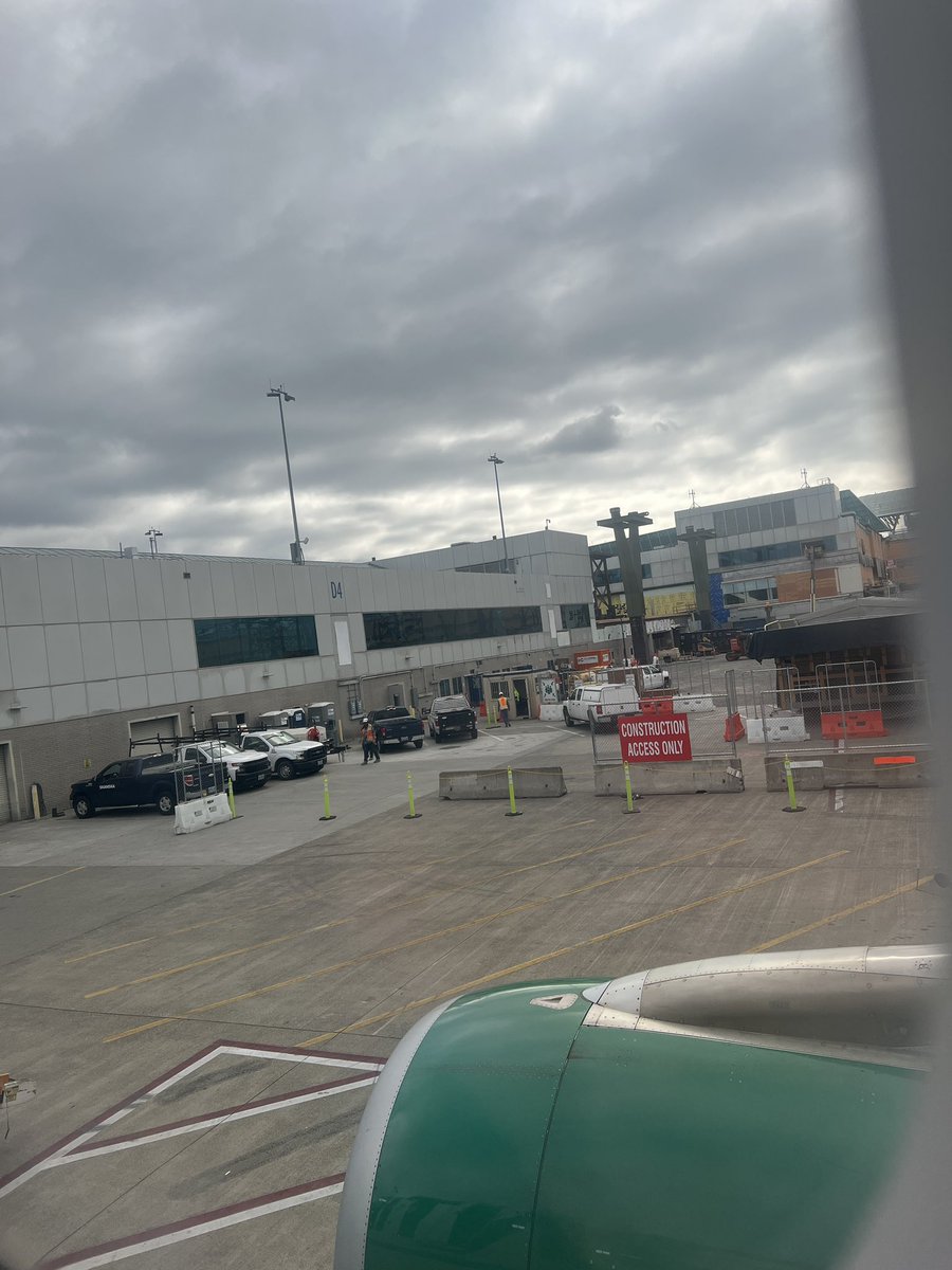 charey's tweet photo. On the plane to EVO, going to see how far I can get in Guilty Gear https://t.co/AxJyQ8qoUn