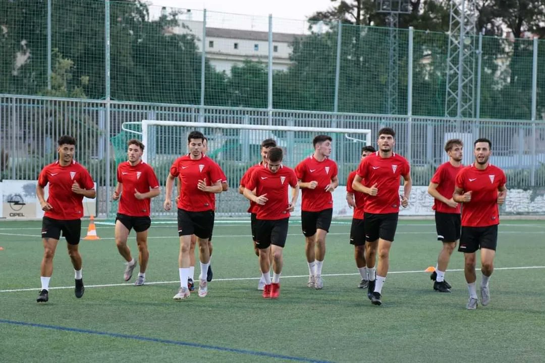 cdtortosa's tweet photo. Ahir van donar inici a l'Estadi Mpal. Josep Otero els entrenaments del Primer Equip sota les ordres de Jordi Fabregat i els seus ajudants.
#PreTemporada #2cat8 #FutbolCat #GolCat #Tortosa #TerresdelEbre https://t.co/jHWaKJU2Gc