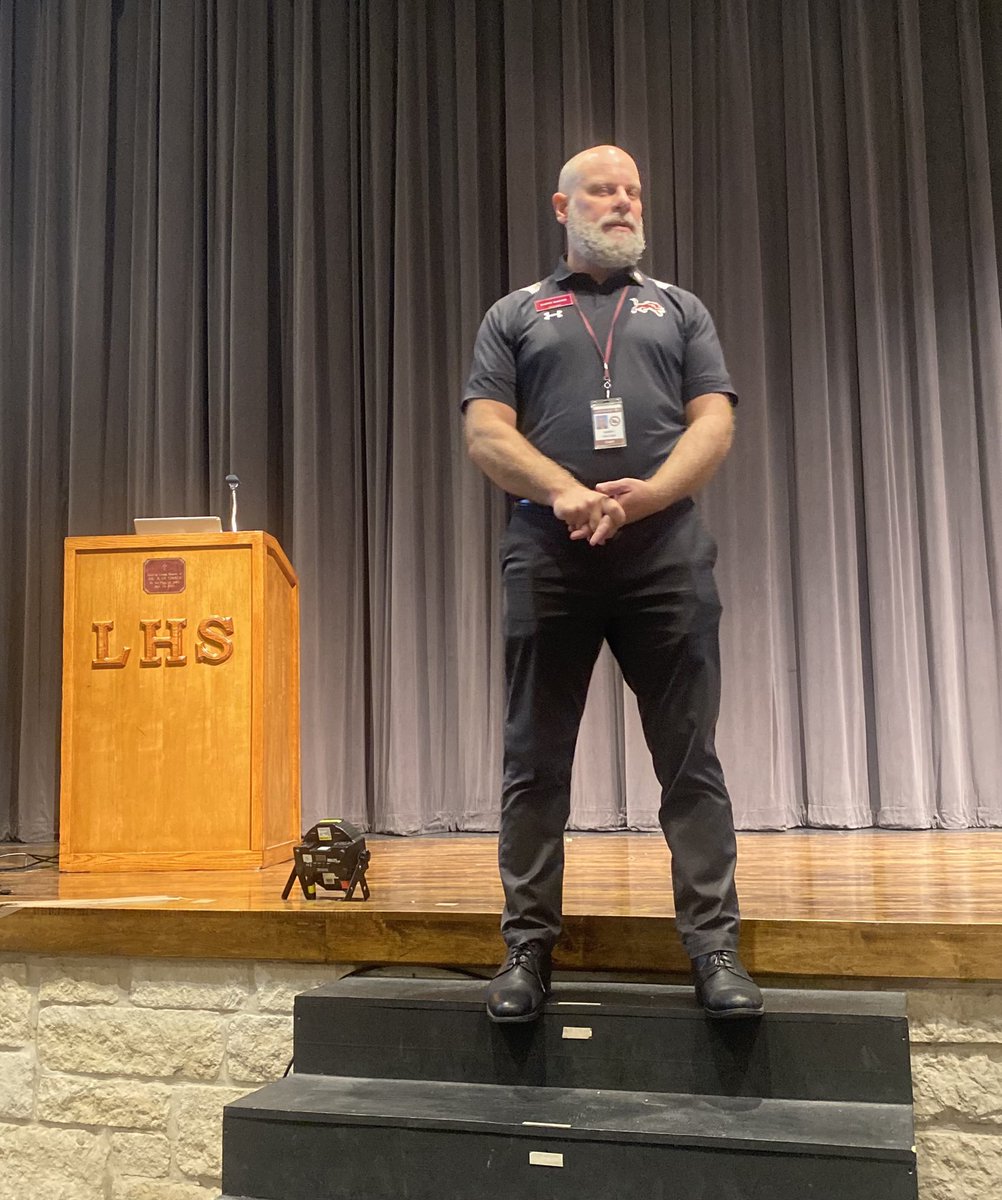 MsJohnstonART's tweet photo. Barry Bacom LHS Principal modeling #lockedonexcellence ideas for teachers . Excited this school year about #unlockingpotential for my students and myself . https://t.co/ewnYUqadN7