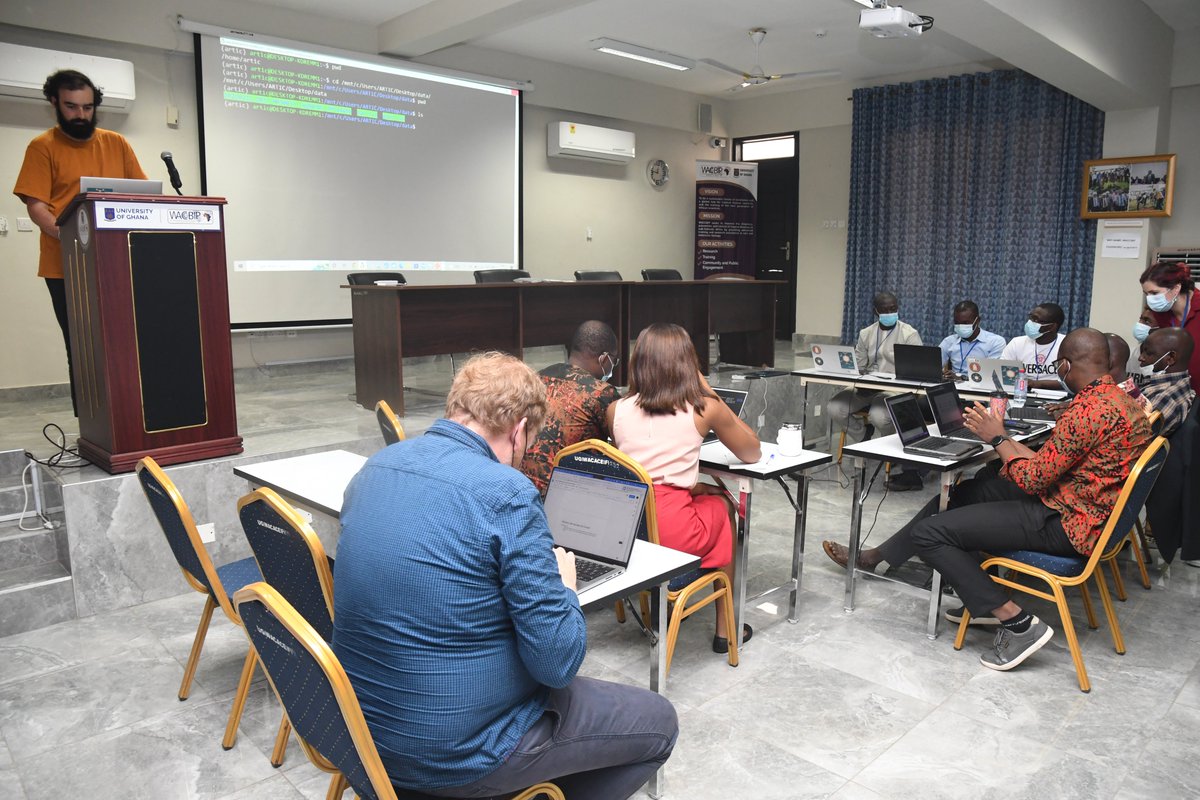 WACCBIP_UG's tweet photo. More practical bioinformatics with Prof. Rambaut, Dr. Maloney and Dr. @AineToole and Lab sessions with Rhys Izuagbe, Yazmine Goodfellow and Ganna Kovalenko 
@nanopore @NetworkArtic @UnivofGh 
#SARS-CoV-2 #Bioinformatics https://t.co/Gqn6xa9vRj