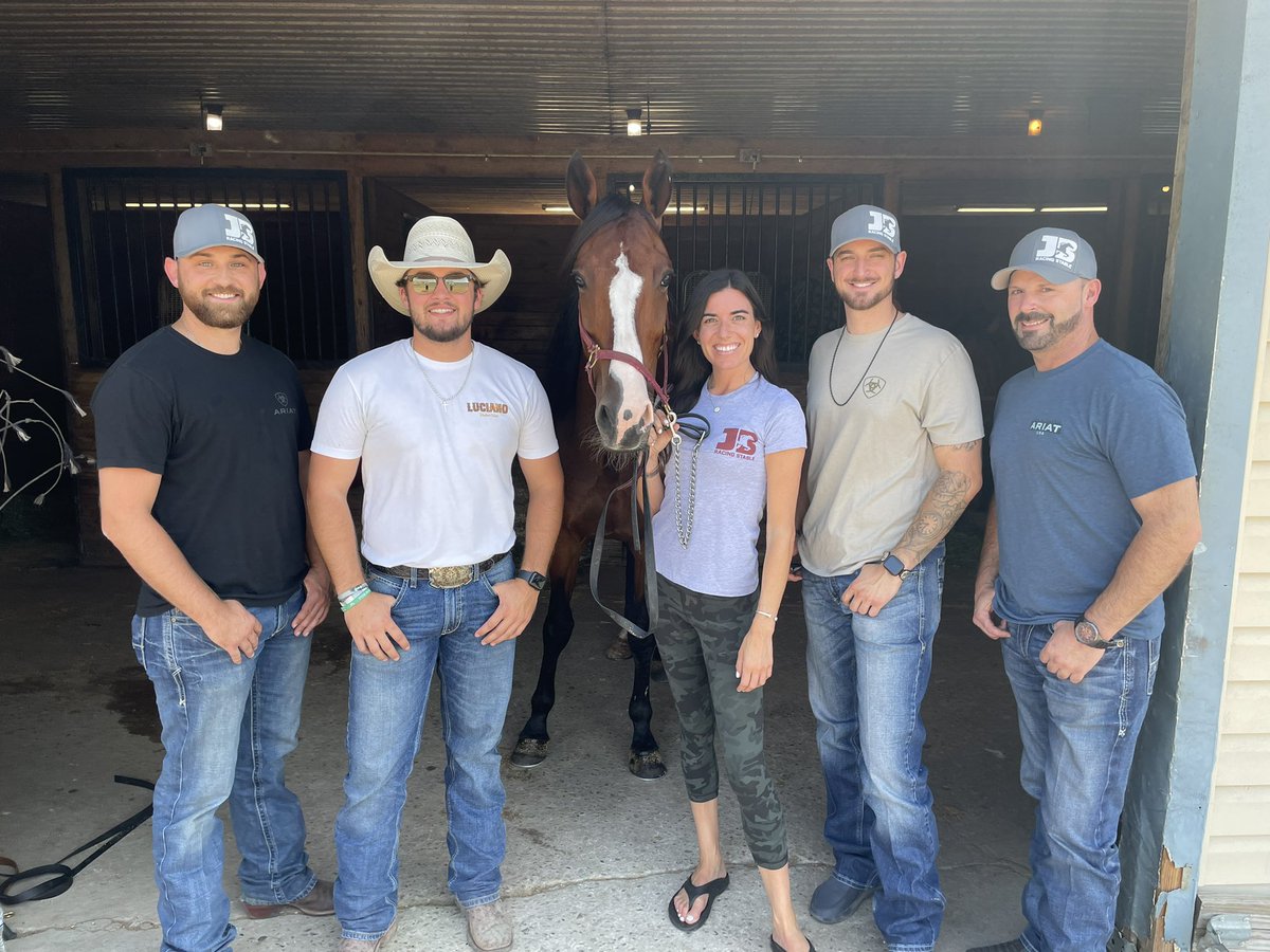 HarnessRacingDC's tweet photo. The @TratterHouse guys made a stop at Gaitway Farms today! They met ATLANTA and other super ⭐️⭐️⭐️. 

@RonBurkeRacing @JBRacingStb @USTrotting https://t.co/fYympS5X7W