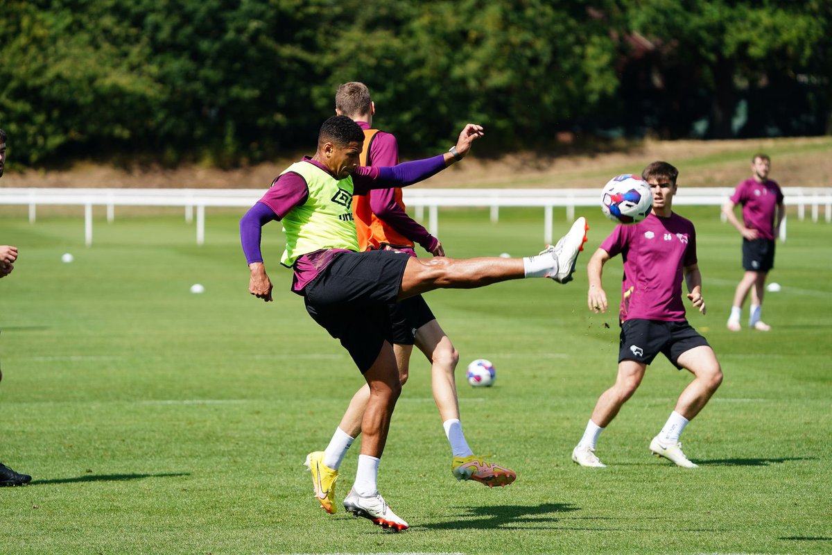 TheCurtisDavies's tweet photo. An old pro once said to me-
“I’ve never seen anybody score from Row Z!”
…I’m now that old pro 👴🏽🤣
#RowZ #HaveIt #ClearYourLines ⚽️
#DCFC #DCFCFans 🐏 https://t.co/XDWuJW78Jy