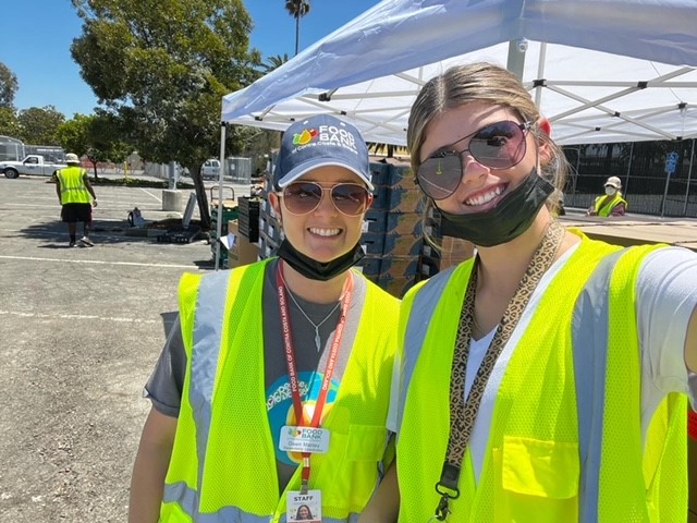 Dawn, our Development Stewardship Coordinator, has started bringing her daughter Brooke to #volunteer at #urgentneed shifts. 

"Being of service to their community is an important value that will translate positively to everything in their lives." 

volunteer.foodbankccs.org