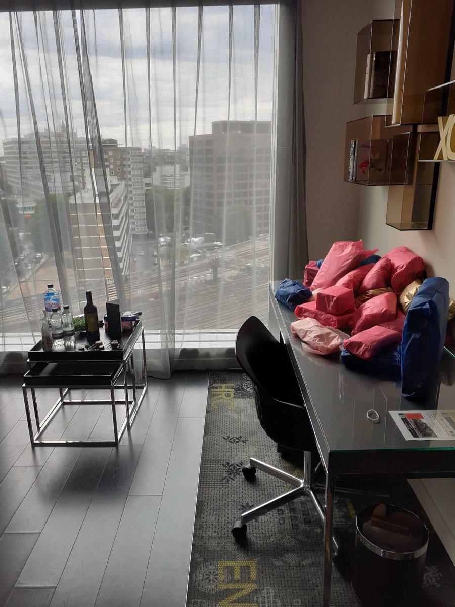 J__Carz's tweet photo. Meet night. All ready for another memorable night. #Gifts #highclassHotel https://t.co/RBafIaQaHo