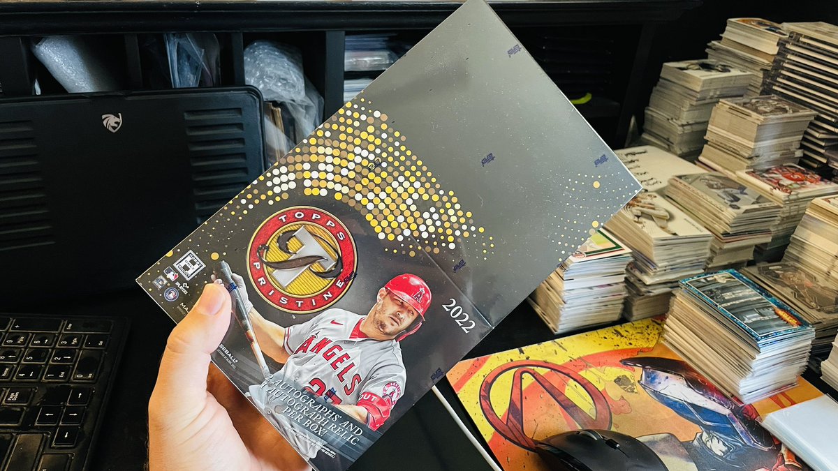 WatchTheBreaks's tweet photo. Who else wants to rip a Hobby Box of Topps Pristine ⚾️ ??

RT &amp; Follow to enter to win this Topps Pristine Hobby Box! 

#Collect #TheHobby 

*winner drawn tomorrow (Friday) &amp; will have 1 week to claim from Video Draw to be posted below or alternate winner selected 🎉 https://t.co/Cf7ynbjwuV