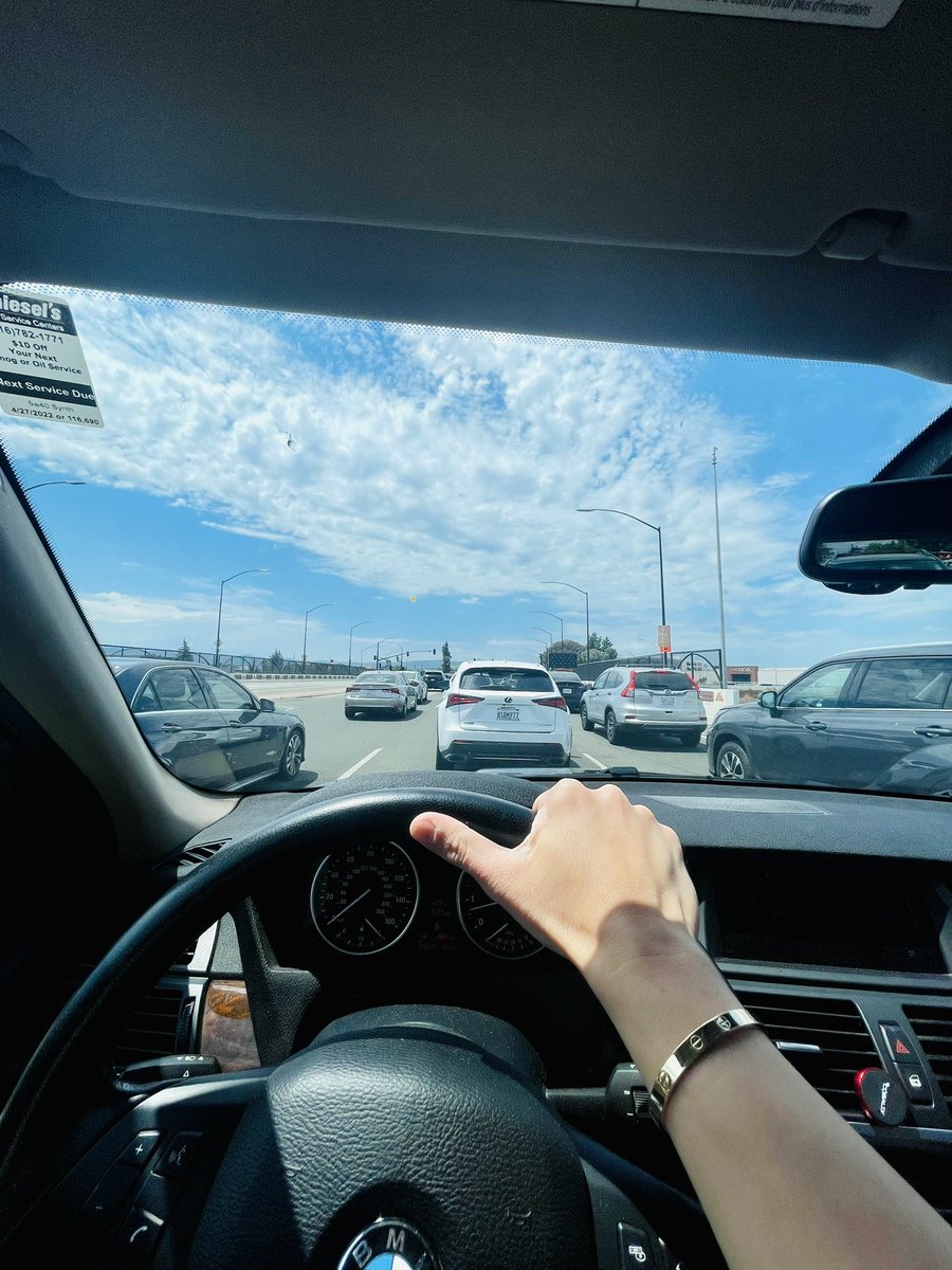 lord_sn0w's tweet photo. Traffic jam when you’re already late.. https://t.co/PLPtkNwtCp