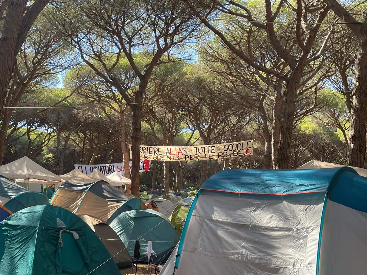 chiaragribaudo's tweet photo. Al #RevolutionCamp dell'@udu_sind insieme a @EnricoLetta.
Abbiamo fatto il bilancio di questi anni. Orgoglio per la parità salariale diventata legge. Rabbia per la battaglia sugli stage retribuiti interrotta con la caduta del governo. La prossima legislatura deve essere decisiva. https://t.co/sOocFUVTwj