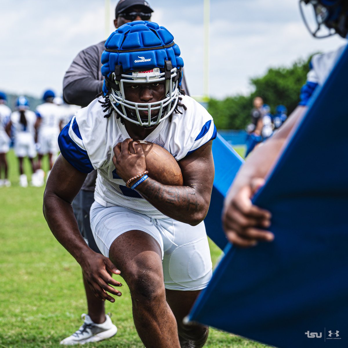 𝐃𝐀𝐘 𝐓𝐖𝐎. 

#RoarCity x #GUTS