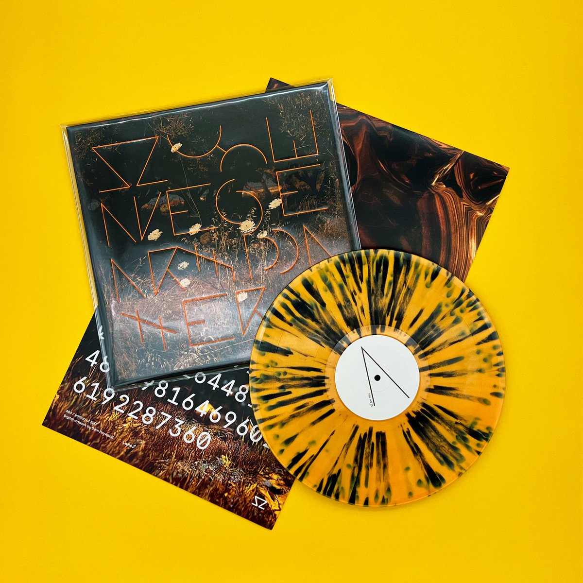 First pictures of the amazing <a href="/dinkededition/">DINKED</a> of Earth Patterns, released on 19 Aug!

+ Orange with black splatter vinyl 
+ 16-page photobook by digital artist Dom Harwood
+ Screen-printed PVC outer sleeve
+ Individually numbered in the Fibonacci sequence

dinkededition.co.uk/szun-waves-ear…