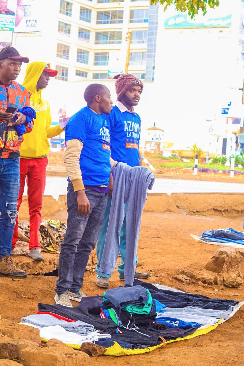 IamJeal's tweet photo. Inawezekana is the theme. Tujiandae kwa mabadiliko ya power na Baba.
#IamVotingBlue https://t.co/zxz1tBGNjs