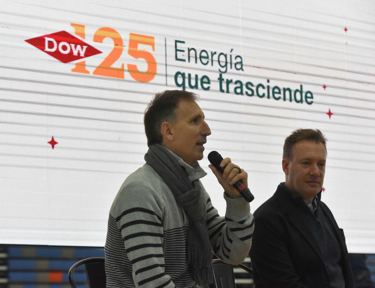 hector_gay's tweet image. Hoy el Dow Center recibió la #CertificaciónLeed y fue reconocido como edificio sustentable. Un logro muy importante para un espacio que, en poco tiempo, se convirtió en un ícono de Bahía y que nos anima a seguir apostando en la sinergia público-privada como motor de crecimiento.