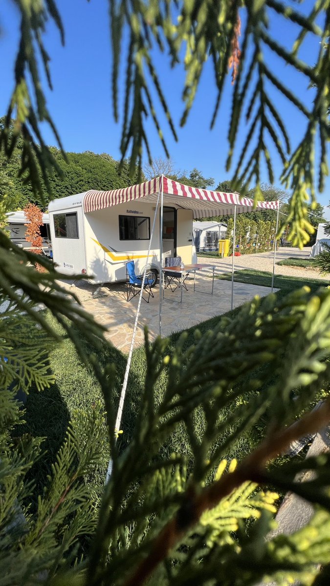 Karavanımız satılık. Biraz da acil. Şöyle elden ele bir RT yapsak hızlıca bir alıcı bulsak. Valla çok keyifli karavan. Satılmasına vesile olana mangal benden 😅

sahibinden.com/ilan/vasita-ka…