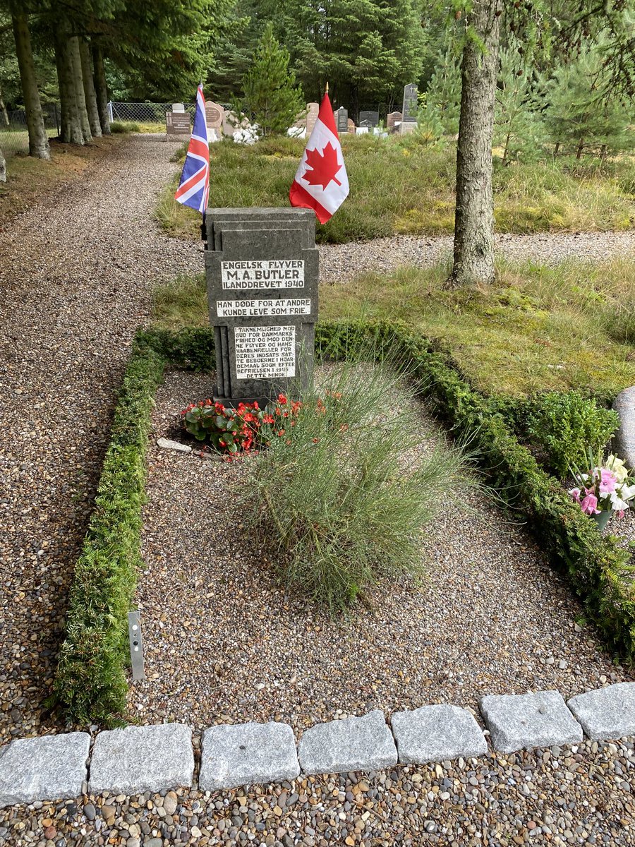 MalcolmRossNI's tweet photo. A selection of immaculately maintained ⁦@CWGC⁩ graves today in Western Jutland, Denmark. Fantastic work by Danish Church authorities and staff. https://t.co/toOQfXXWvT