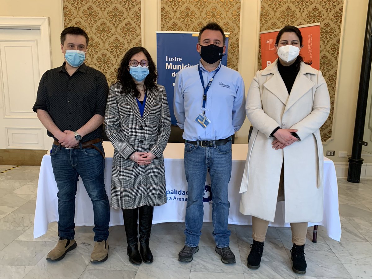 Junto a la delegada presidencial <a href="/luzbermudezsan/">Luz Bermúdez Sandoval</a>, el seremi <a href="/MimicaDanilo/">Danilo Mimica Mansilla</a> y el alcalde <a href="/ClaudioRadonich/">Claudio Radonich</a> hoy firmamos la incorporación de <a href="/munipuq/">PUNTA ARENAS</a> al programa Red Local de Apoyos y Cuidados, como parte de las 28 comunas incorporadas gracias a las medidas de #ChileApoya 😌