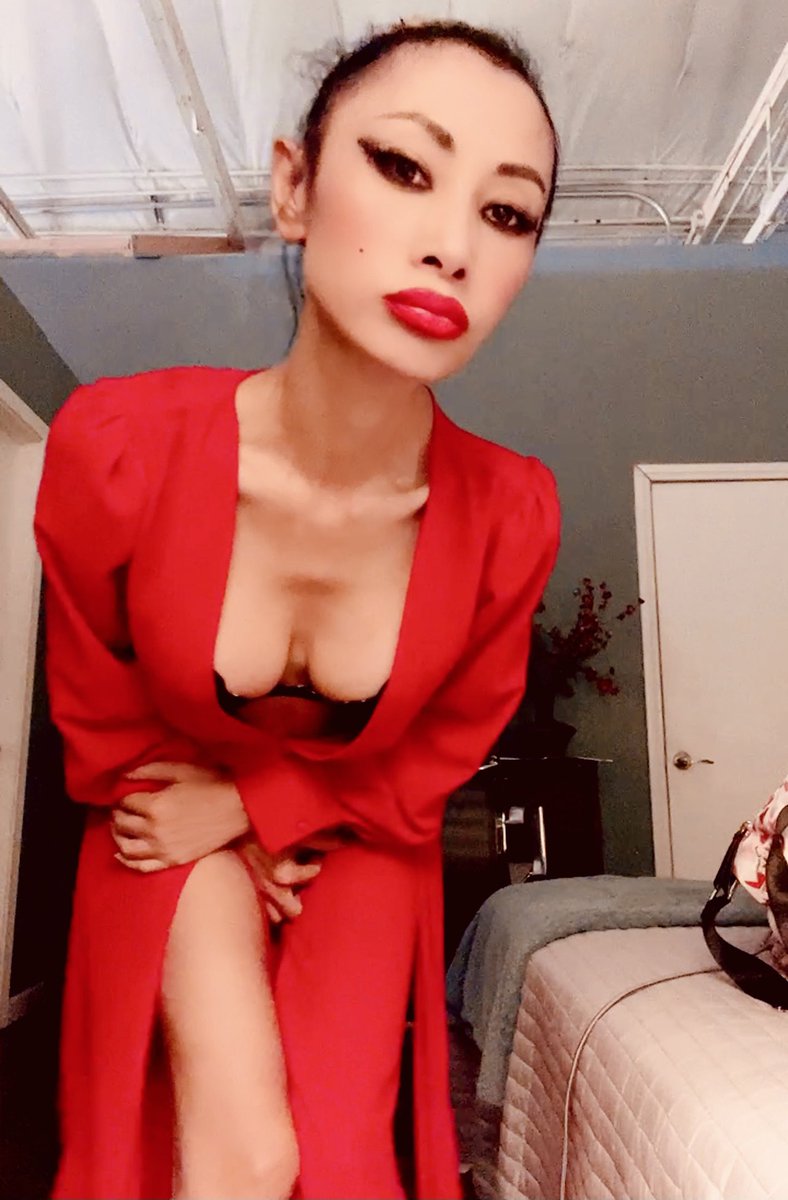 RealBaiLing's tweet photo. #onset #filming 😛👍🎬 10pics beforemy #hair done #filminprogress . People say I look like #audreyhepburn what you think? sotiredsomany lines mycharacter #demanding Plus she is #hilarious #moviestar #diva Ucan just #imagine https://t.co/hM7AuORq7k #bailibgmovie #白靈 #白靈電影 https://t.co/Zc591Pyd1Y