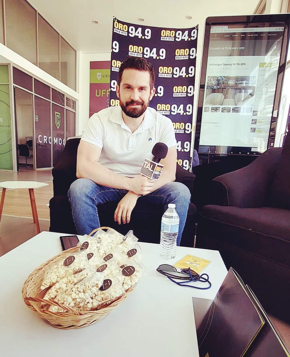 Oro_hits's tweet photo. #FelizTarde 🌞 #MelómanosDorados 🎶😎🎶 

Nos escapamos con el gran @fergarcicrespo 🧔🏻 a visitar  a nuestros amigos de #Cromocar 🏁 #LomasDeAngelópolis para tener listo el auto para el #FinDeSemana 😉😎

¡Síguenos por #FacebookLive 📺 o #Streaming‼️ 📻 https://t.co/dDUErD0c42 https://t.co/JmVUx1jfPp