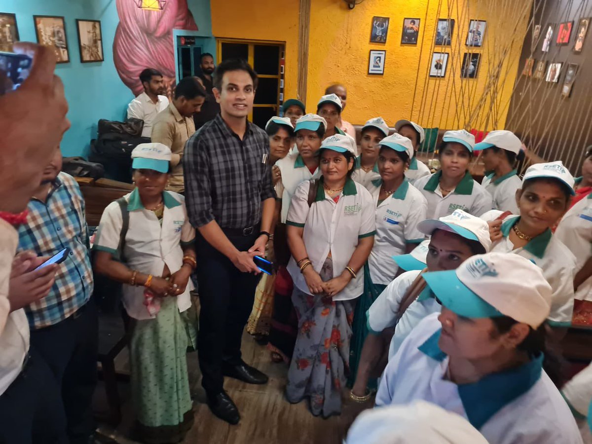 ceozpnsp's tweet photo. एवं किस तरीके से वे अपने कैफे के माध्यम से अपनी आय को बढ़ाने के लिए प्रोत्साहित किया गया ।
2/2

@minprdd @JansamparkMP @DAY_NRLM https://t.co/FlXNdAsXGV