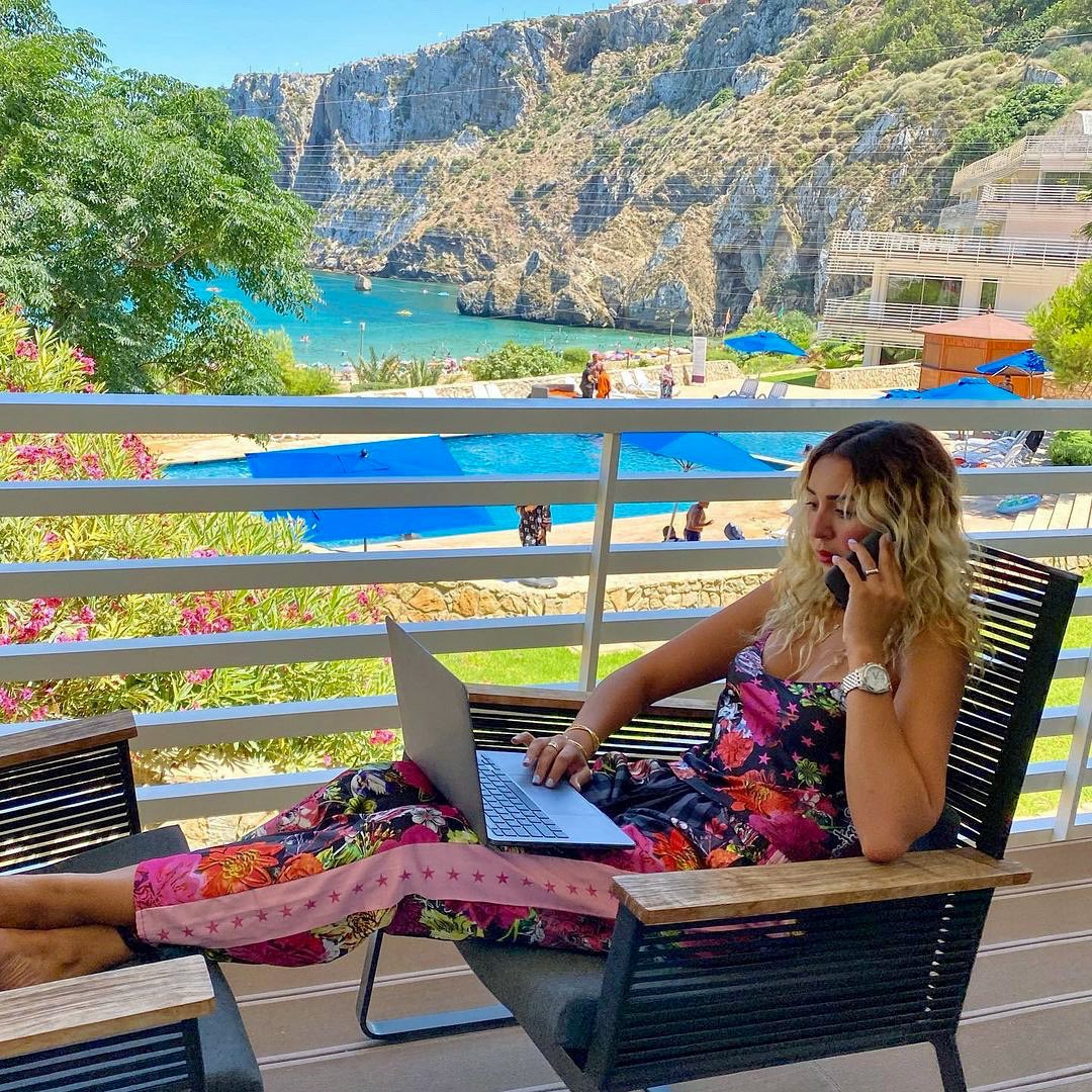 Mercurequemado's tweet image. Les petits plaisirs du télé-travail 💻🍹☀️

#Mercurehotel #Accor #AllFbladna #Summer #Morocco  #alhoceima