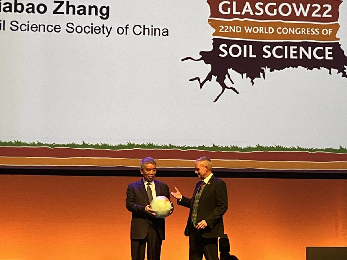 UofG_FfT's tweet photo. Finally, the #WCSS2022 scientific program come to an end!
“Honor the doers of the science” and Let’s honor soil too!
@WorldSoils2022 @IUSS_ORG @Soil_Science #Glasgow
@CSSS_Soils @BiswasSoilLab #FfT #FfTResearcher #HQPScholar @SoilUmblical
Next ➡️ field tours! https://t.co/edrq7b4VPy
