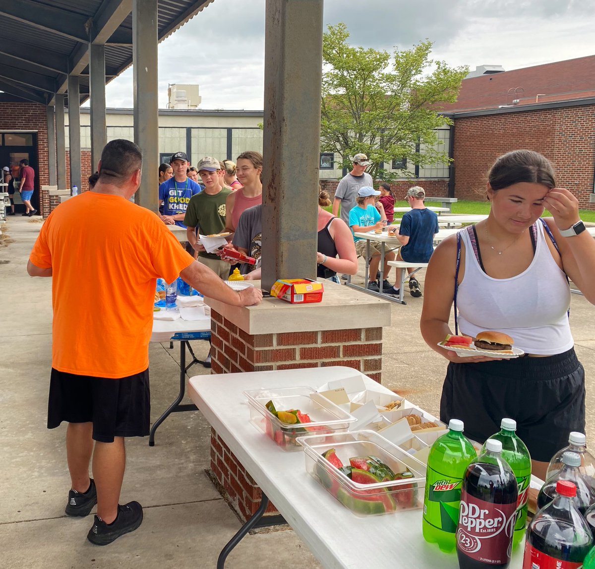 RHSMaroons's tweet photo. Band Camp 2022!!! Taking a break for some lunch!!! Keep up the GREAT work!!! #MAROONSonaMission #VVBA https://t.co/2HzBSt93QM